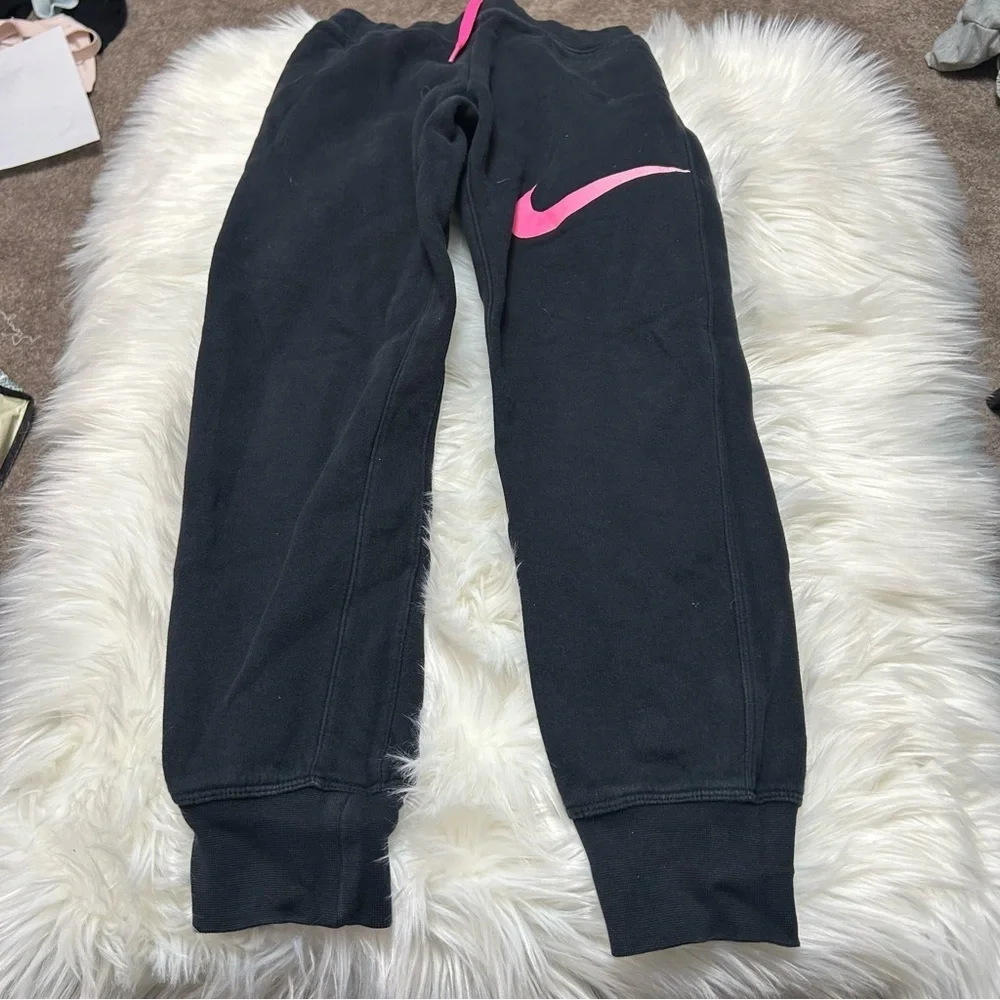 Size M Girls Pink & Black Nike Joggers E3